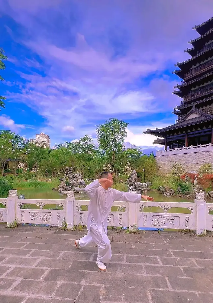 The Mind in Motion: How Tai Chi Builds a Calmer, Sharper Brain