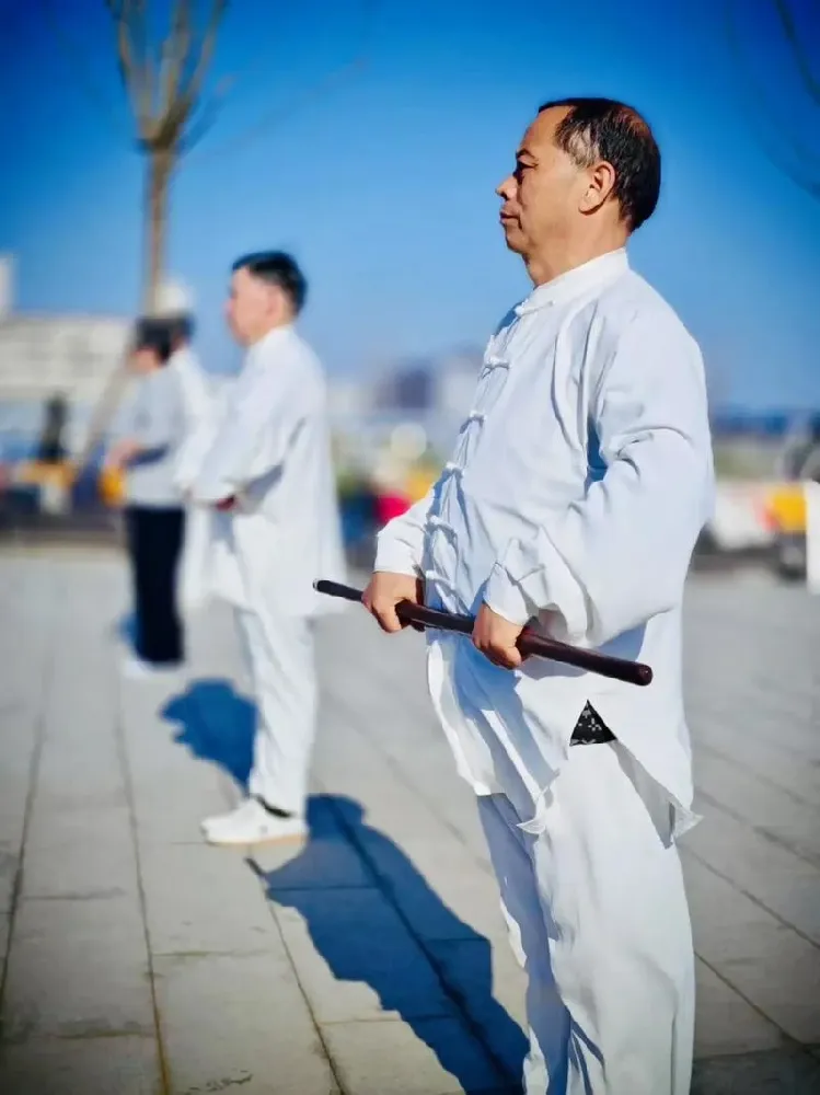 Tai Chi vs. Qi Gong: What’s the Difference and Which Is Right for You?